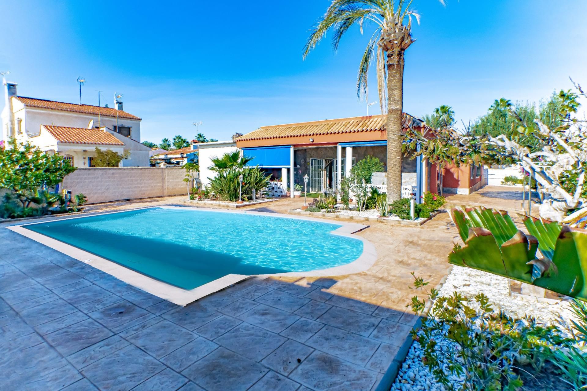 Swimming pool of House or chalet for sale in Roquetas de Mar  with Air Conditioner, Private garden and Terrace