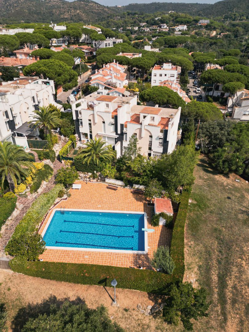 Piscina de Casa adosada en venda en Castell-Platja d'Aro amb Calefacció, Terrassa i Piscina comunitària