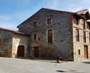 Vista exterior de Casa o xalet en venda en Medio Cudeyo amb Terrassa