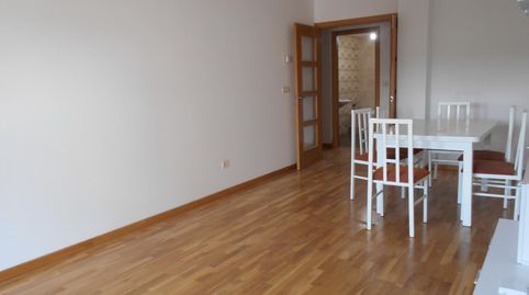 Foto 3 de Piso de alquiler en Rosalia de Castro, Salvaterra de Miño, Pontevedra