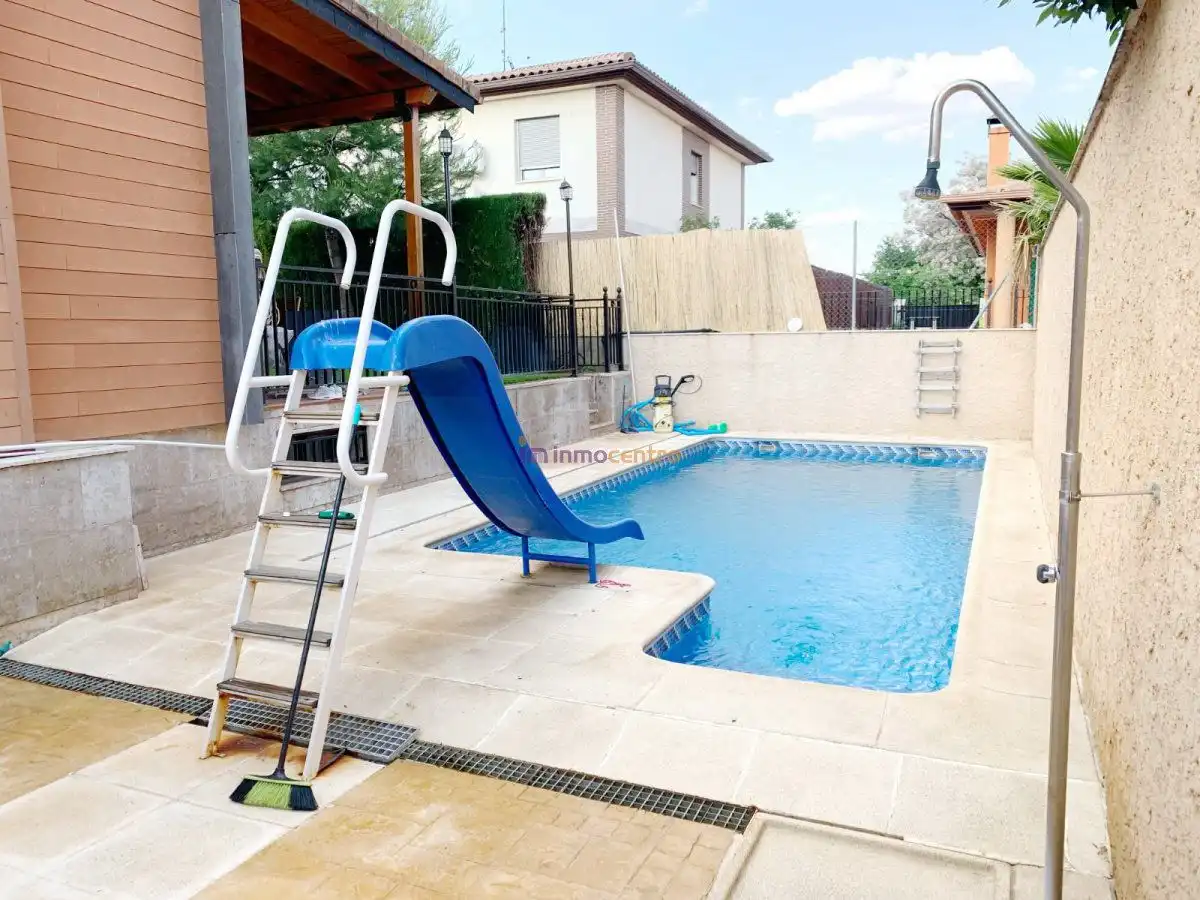 Piscina de Casa o xalet en venda en Valdepeñas amb Calefacció, Piscina i Jacuzzi