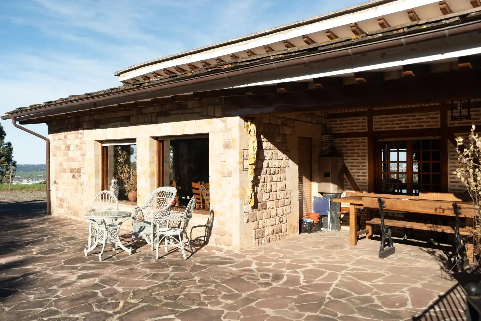 Terrassa de Casa o xalet en venda en Villaescusa (Cantabria) amb Calefacció, Jardí privat i Terrassa