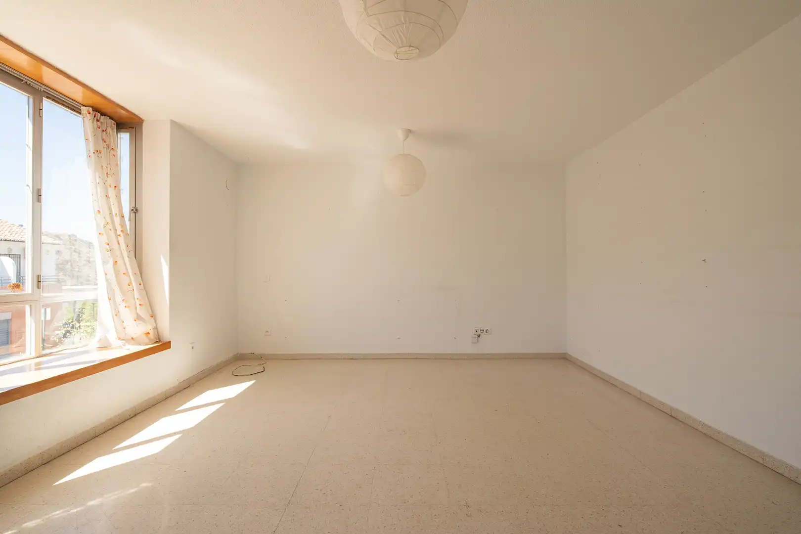 Sala de estar de Casa adosada en venta en Granada con Calefacción, Jardín privado y Terraza