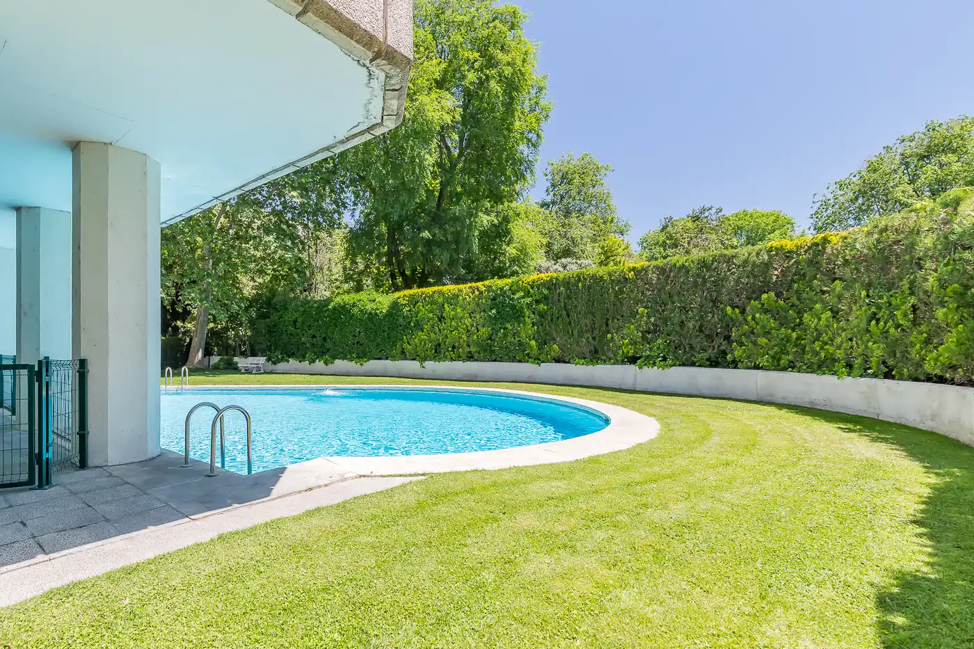 Swimming pool of Flat for sale in Madrid  with Air Conditioner, Heating and Terrace
