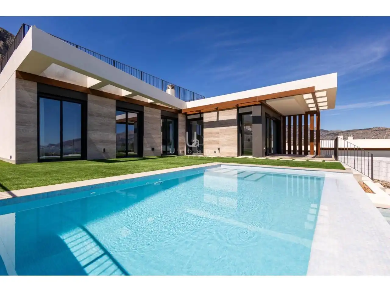Chalet con piscina en venta en Calle POLIGON PAU, imagen 9