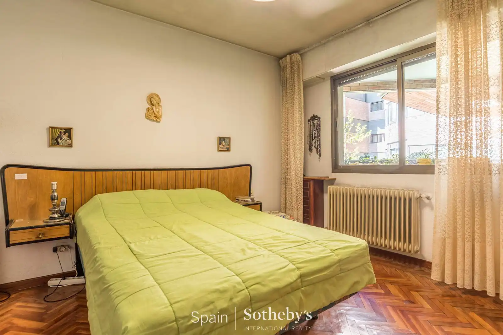 Dormitori de Apartament en venda en Madrid amb Aire condicionat, Calefacció i Terrassa