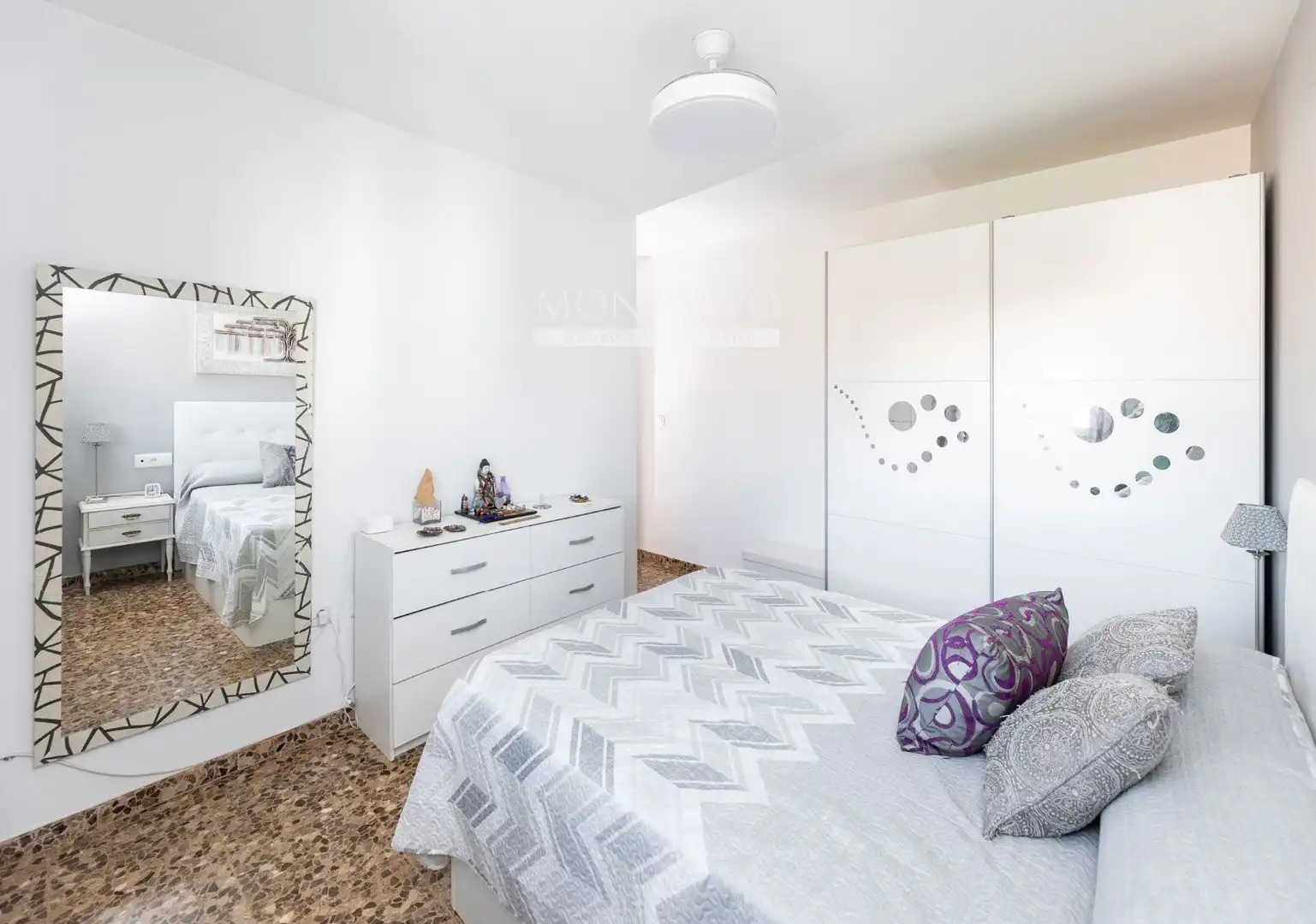 Schlafzimmer von Wohnung zum Verkauf in Maracena mit Klimaanlage und Heizung