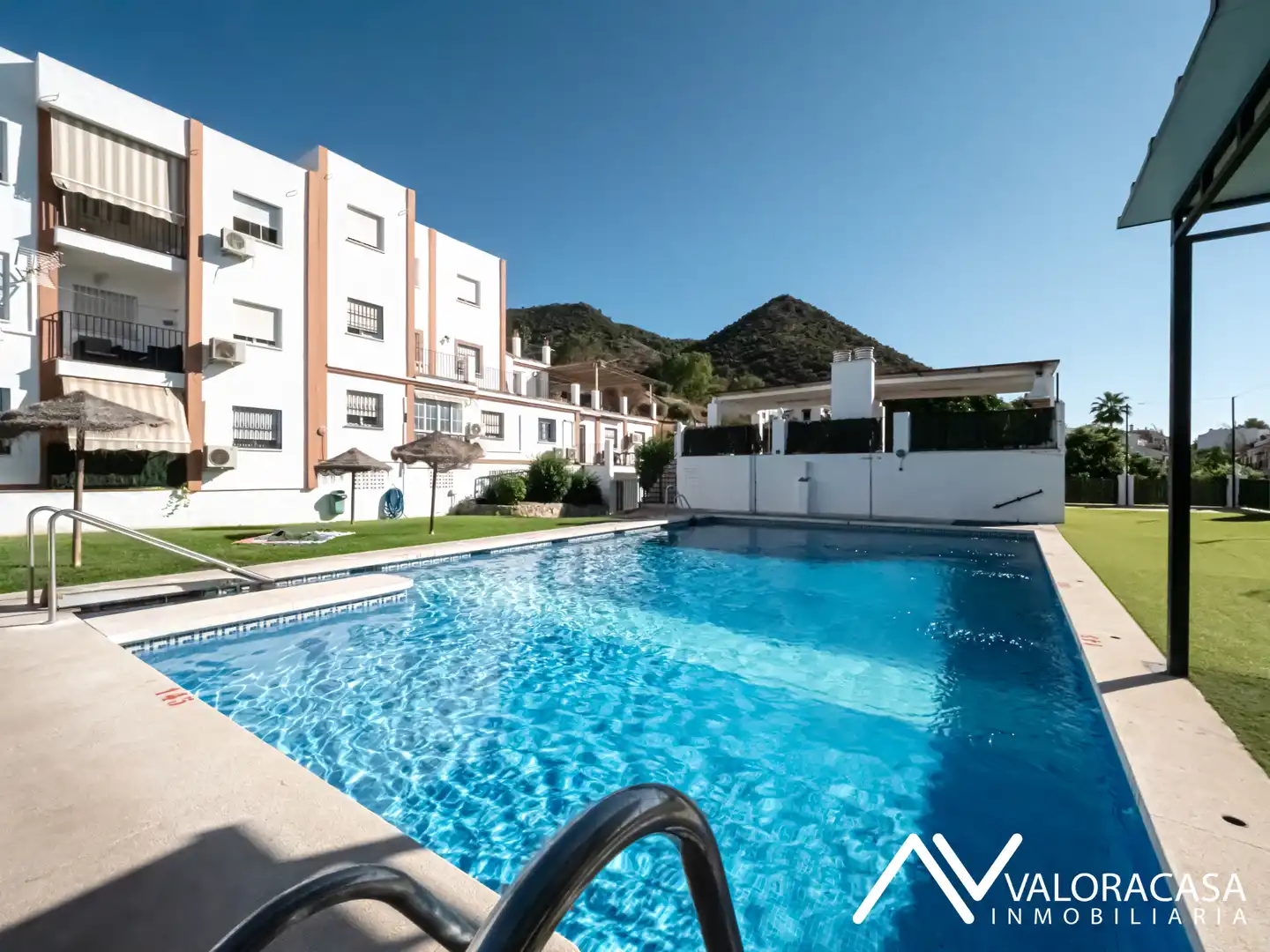 Vista exterior de Casa o xalet en venda en Cártama amb Aire condicionat, Terrassa i Moblat