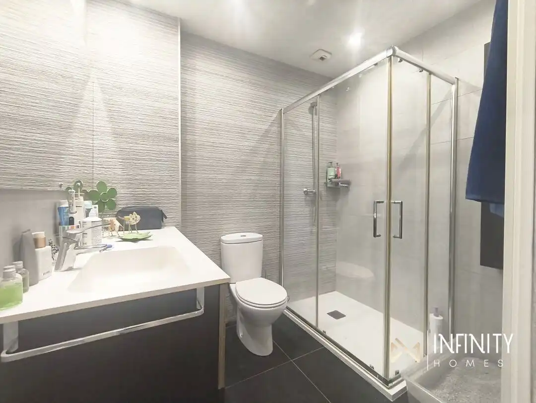 Badezimmer von Wohnung zur Miete in Bilbao  mit Heizung, Terrasse und Balkon