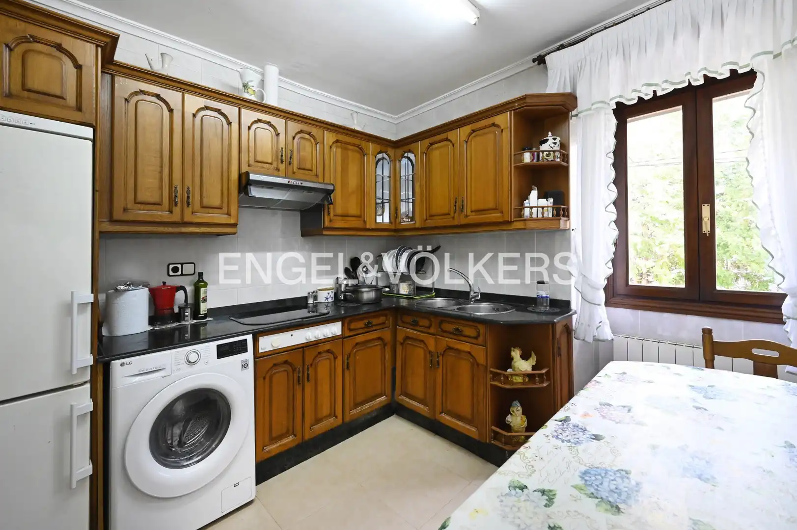 Cocina de Casa o chalet en venta en Corvera de Toranzo con Calefacción, Terraza y Balcón