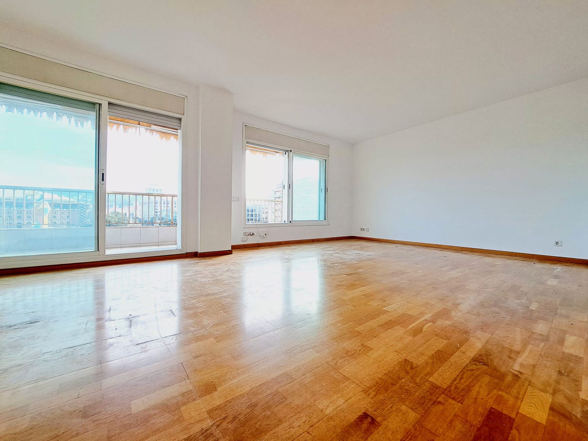 Living room of Flat for sale in  Barcelona Capital  with Air Conditioner, Heating and Parquet flooring