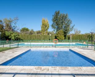 Swimming pool of Single-family semi-detached for sale in  Zaragoza Capital  with Air Conditioner, Heating and Private garden