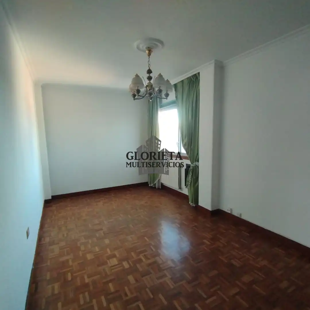 Habitación de Piso en venta en Vigo  con Calefacción, Parquet y Terraza