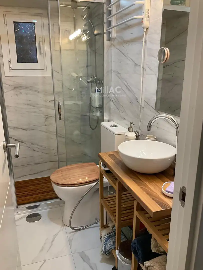 Bathroom of Flat for sale in Madrid  with Air Conditioner and Heating