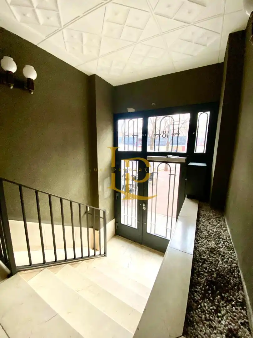 Piso en venta en Barcelona con Calefacción, Terraza y Horno
