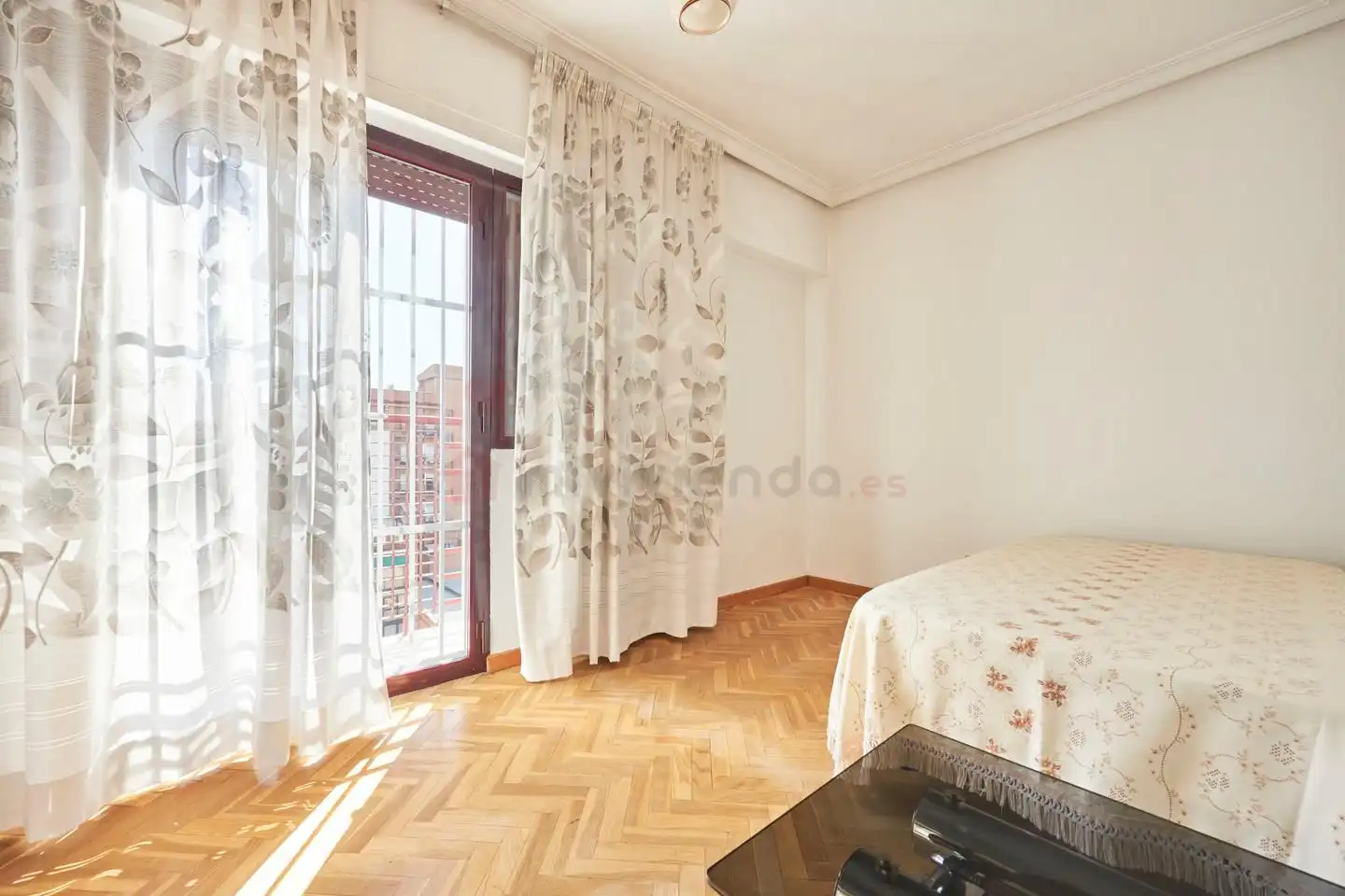 Schlafzimmer von Dachboden zum Verkauf in Madrid mit Heizung, Terrasse und Abstellraum