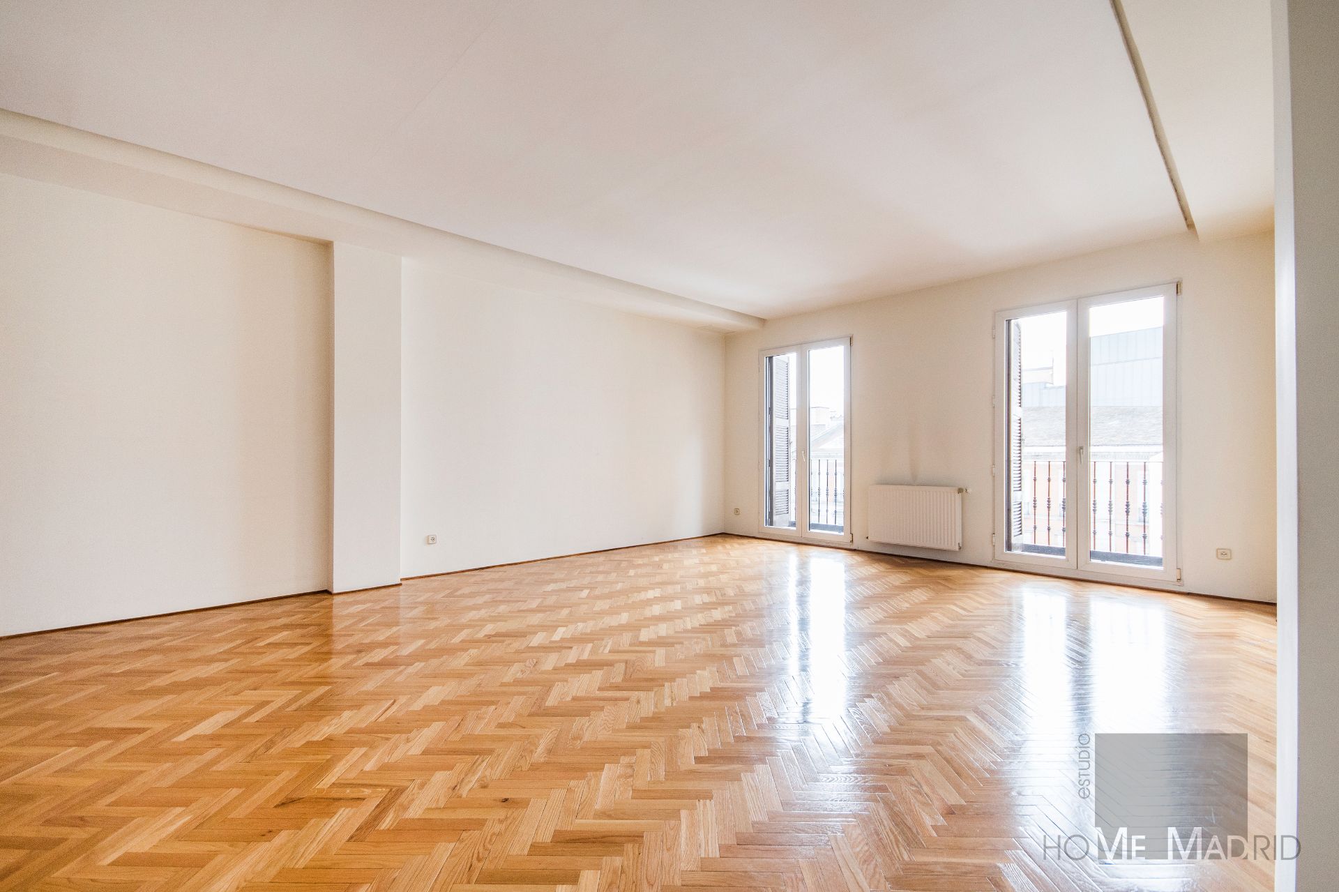 Living room of Flat for sale in  Madrid Capital  with Air Conditioner, Heating and Parquet flooring