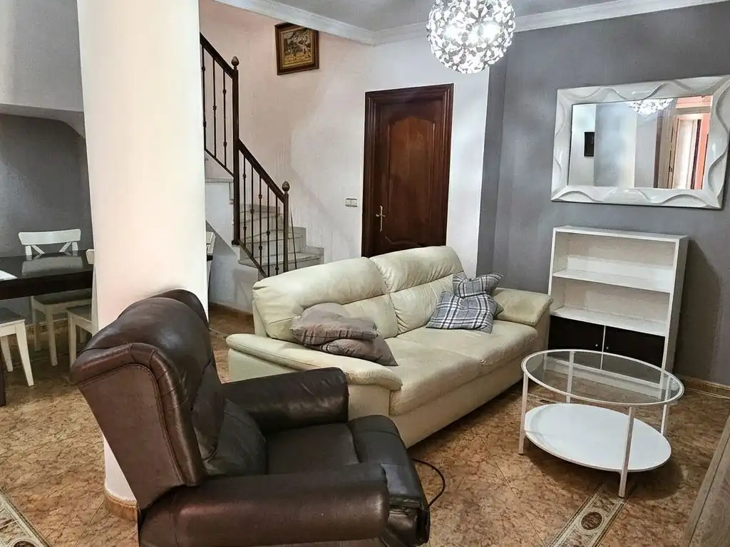 Sala d'estar de Casa adosada en venda en Málaga Capital amb Aire condicionat i Terrassa