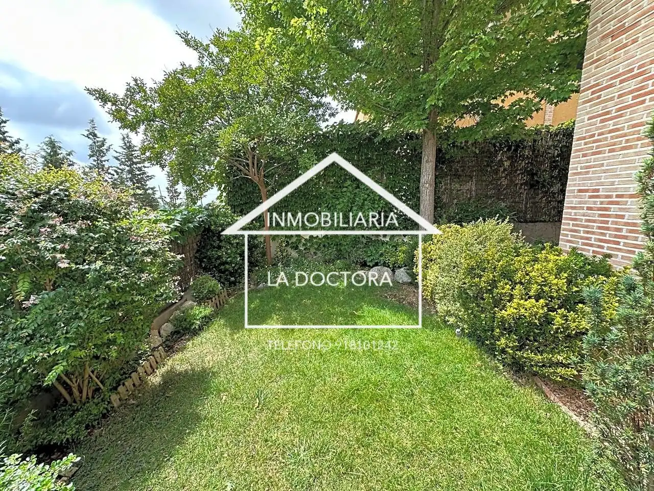 Casa adosada en venta en Erillas, Nombela