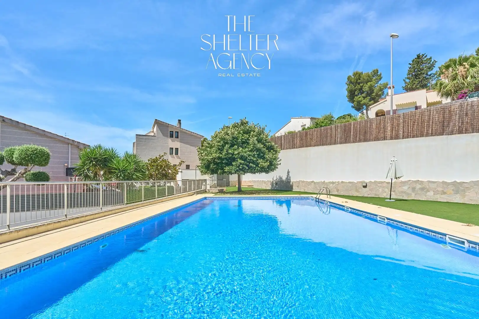 Piscina de Casa adosada en venda en Sitges amb Calefacció, Jardí privat i Piscina comunitària