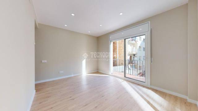 Piso en Venta en Carrer de Llorens i Barba en El Baix Guinardó