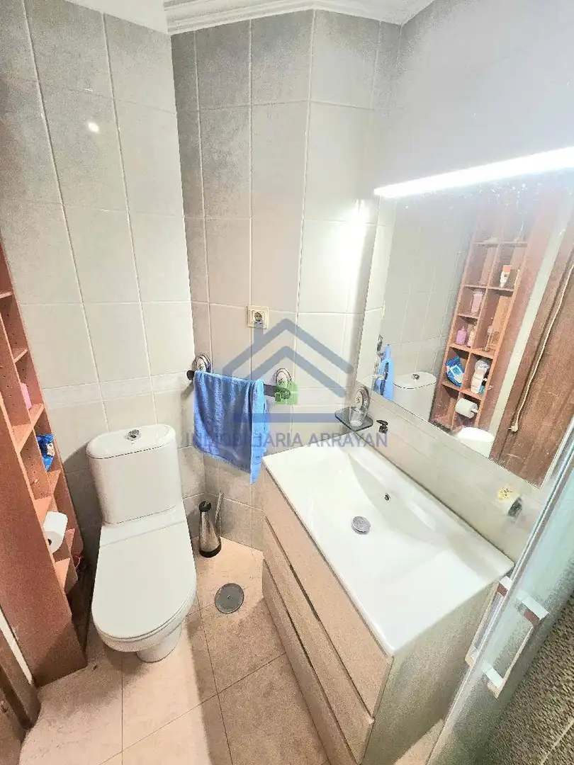 Bathroom of Flat for sale in Granada  with Air Conditioner