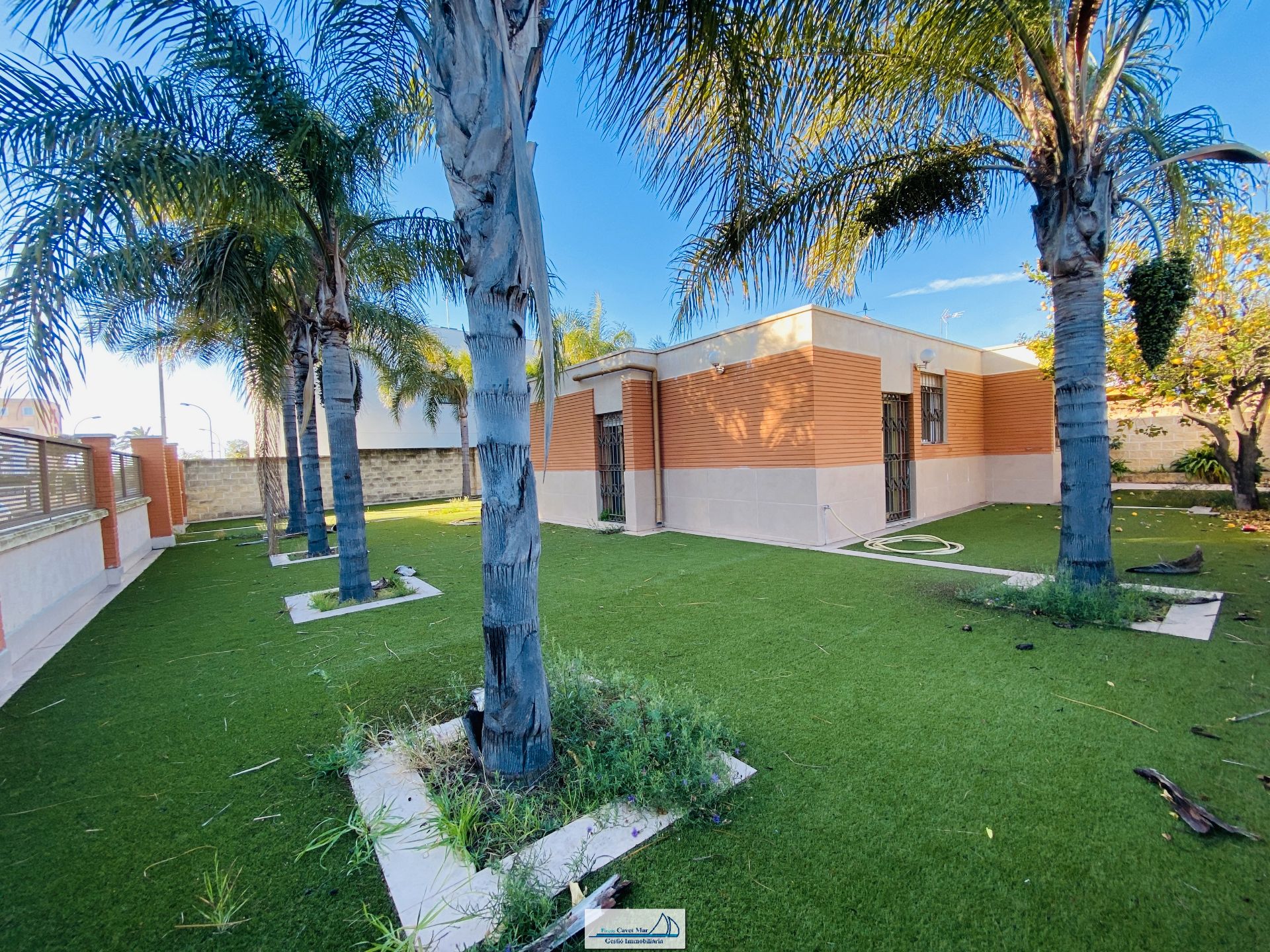 Exterior view of House or chalet for sale in Cambrils  with Air Conditioner, Heating and Private garden
