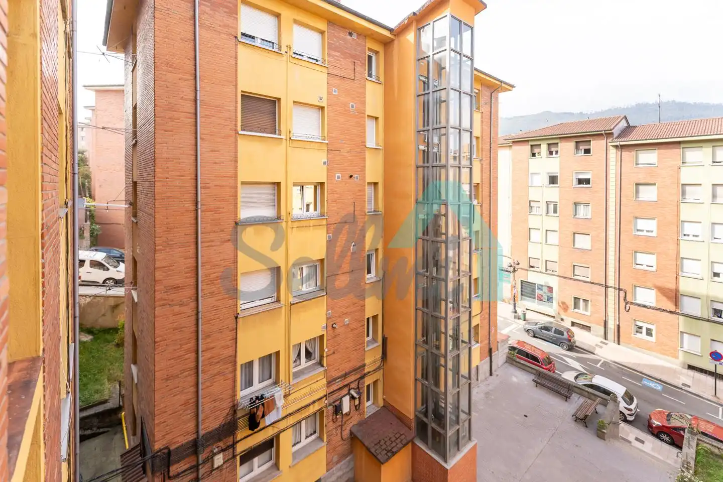 Vista exterior de Pis per a compartir en Oviedo  amb Calefacció, Parquet i Moblat