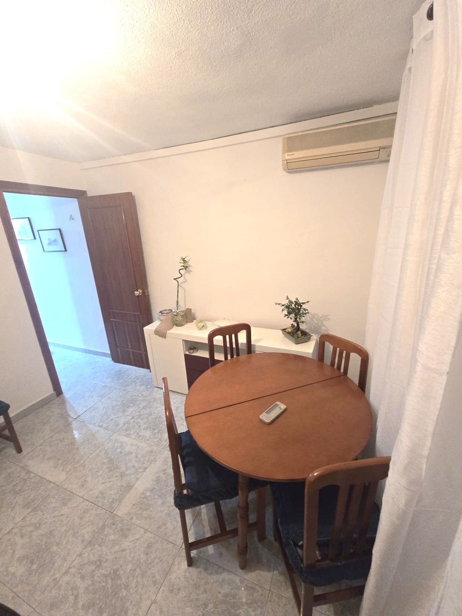 Menjador de Apartament de lloguer en Cáceres Capital amb Aire condicionat i Moblat