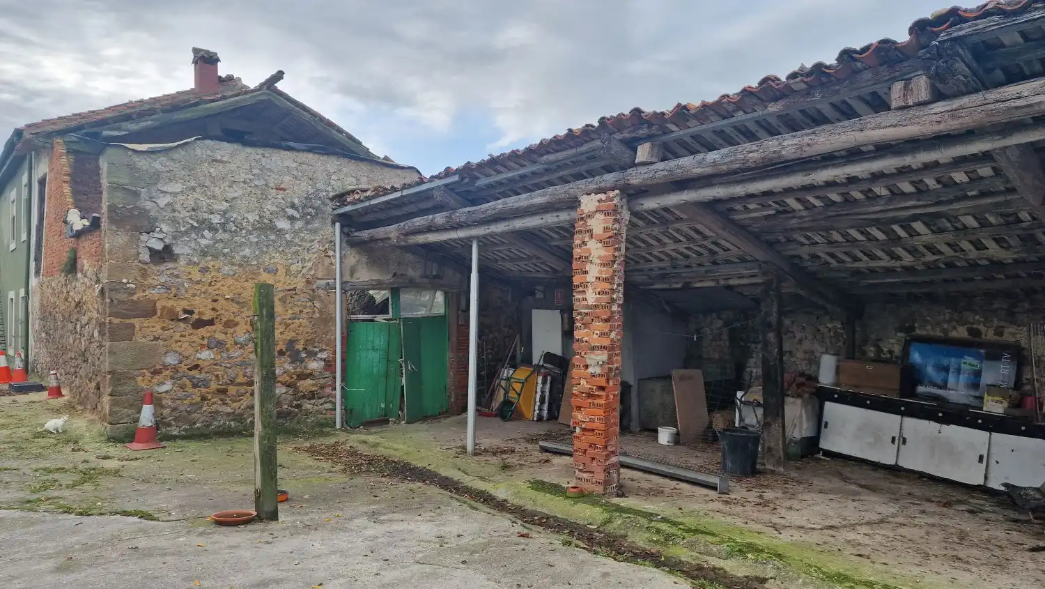 Exterior view of Houses for sale in Torrelavega   with Heating, Storage room and Balcony