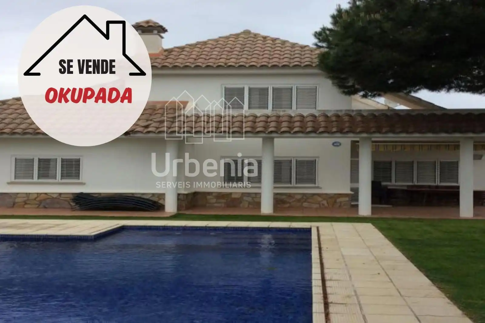 Villa avec piscine à vendre à Josep Pla i Casadevall de