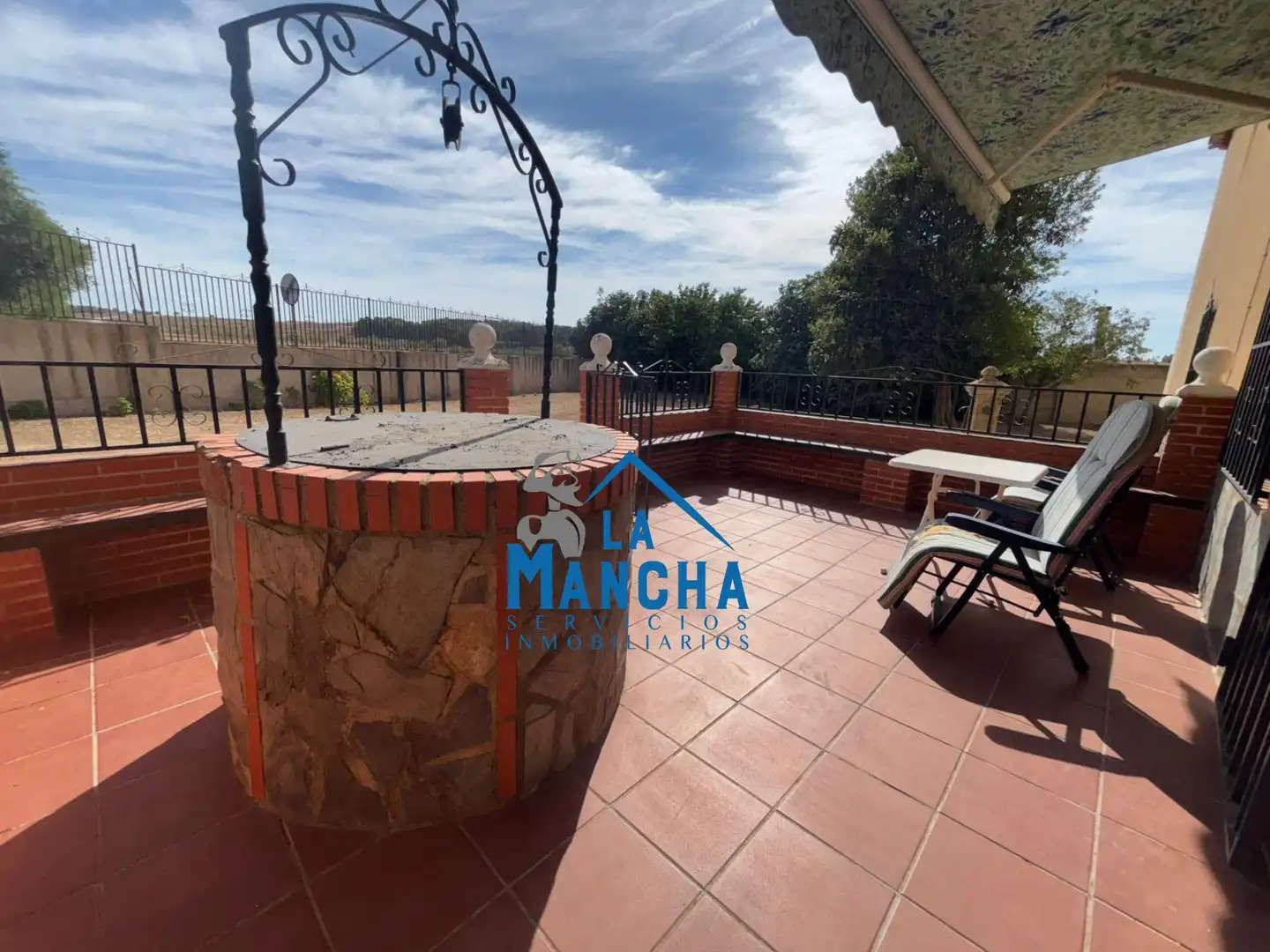 Terraza de Casa o chalet en venta en Hoya-Gonzalo con Calefacción, Jardín privado y Amueblado
