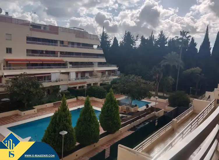 Flat with pool for sale in Marbella Centro