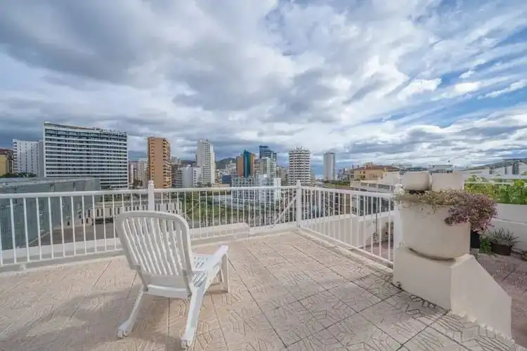 Terraza de Piso en venta en Benidorm con Terraza, Amueblado y Piscina comunitaria