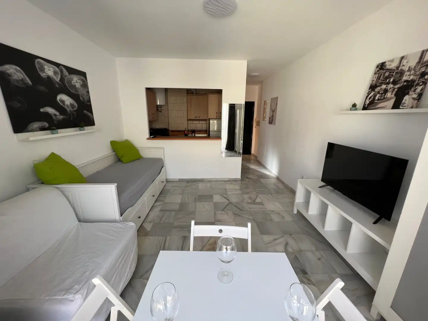 Sala d'estar de Estudi de lloguer en Málaga amb Aire condicionat, Calefacció i Moblat