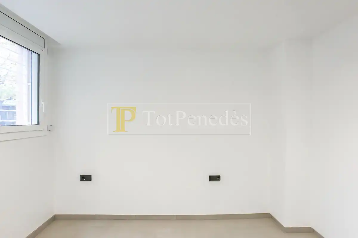 Habitación de Planta baja en venta en Vilanova i la Geltrú con Aire acondicionado y Calefacción