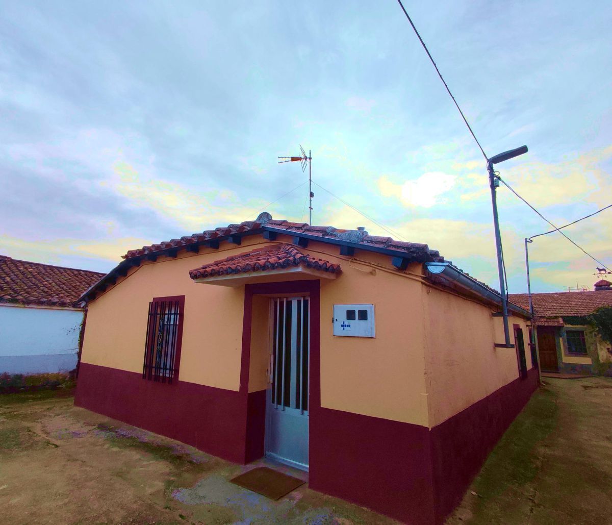 Vista exterior de Casa o chalet en venta en Pedrosillo de los Aires con Calefacción y Amueblado