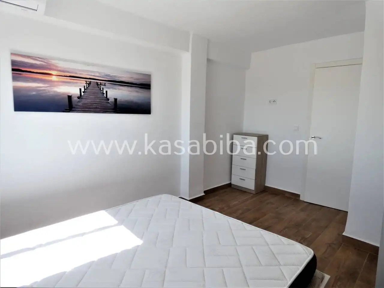 Schlafzimmer von Wohnung zur Miete in Valencia mit Klimaanlage, Heizung und Terrasse