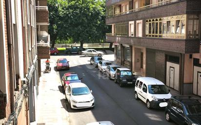 Vista exterior de Pis en venda en León Capital  amb Calefacció i Terrassa