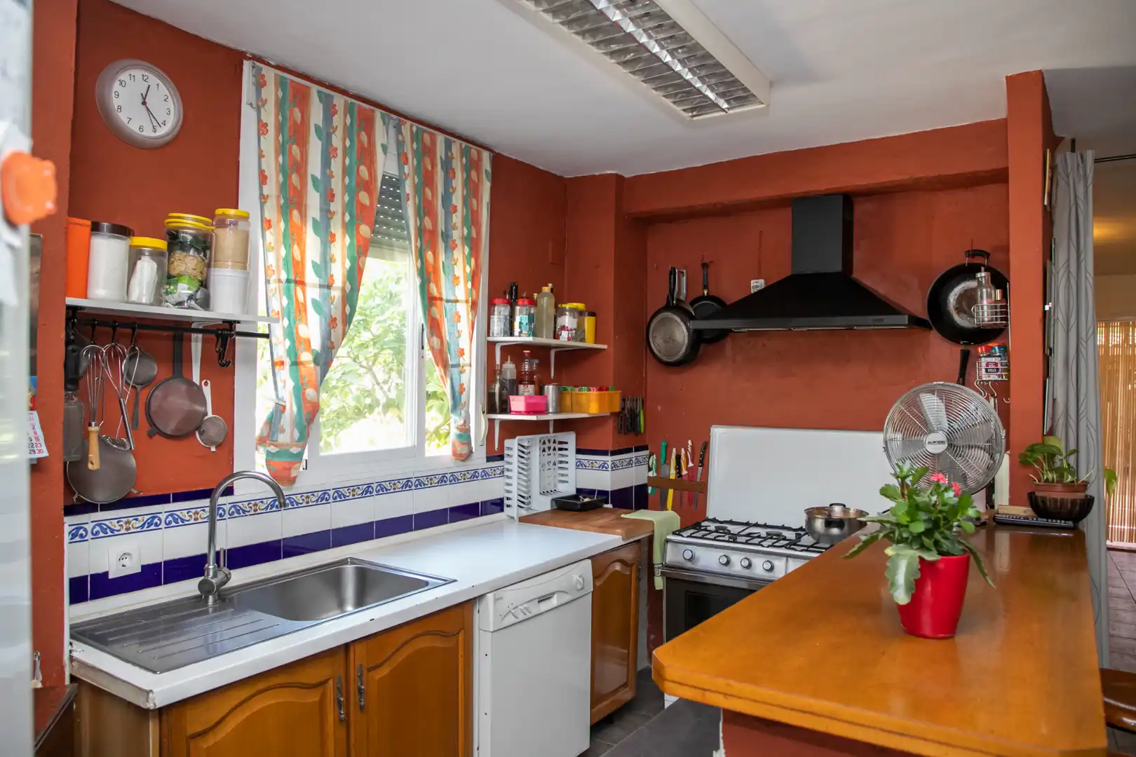 Cocina de Casa o chalet en venta en Castilleja de la Cuesta con Aire acondicionado, Calefacción y Jardín privado