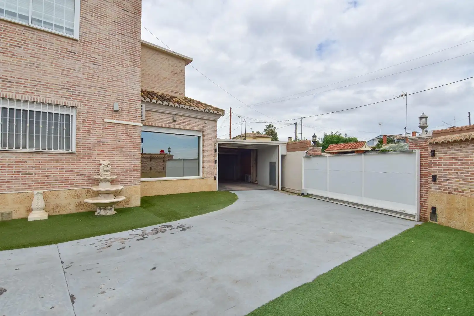 Vista exterior de Casa o xalet en venda en Picassent amb Aire condicionat, Calefacció i Jardí privat
