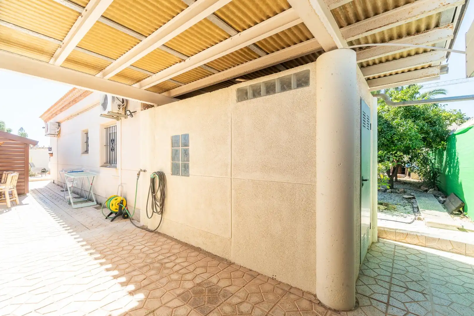 Vista exterior de Casa o xalet en venda en Orihuela amb Aire condicionat, Jardí privat i Terrassa