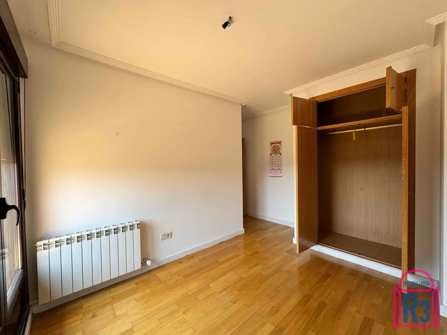 Habitación de Dúplex en venta en Valverde de la Virgen con Calefacción, Terraza y Trastero