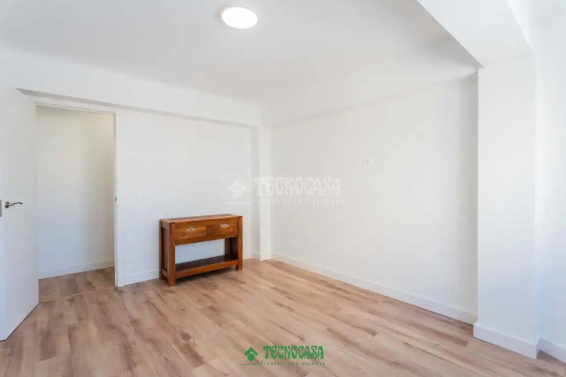 Habitación de Piso en venta en Almería con Calefacción y Balcón