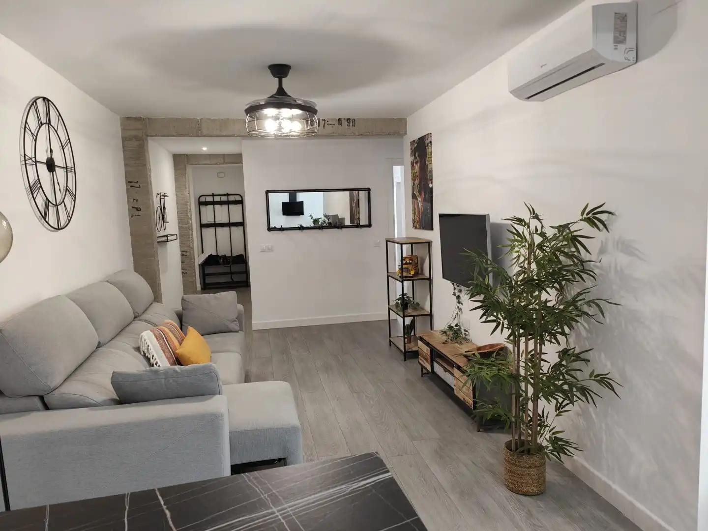 Sala de estar de Piso de alquiler en  Sevilla Capital con Aire acondicionado, Terraza y Amueblado