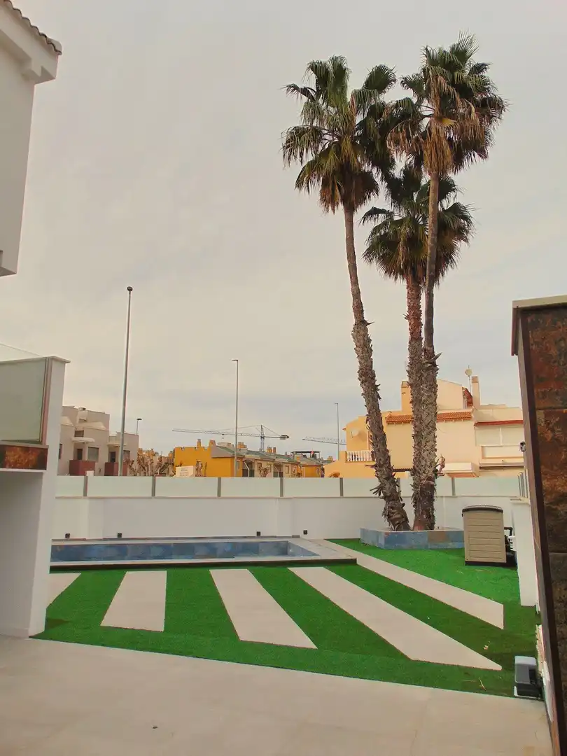 Piscina de Casa adosada en venta en San Pedro del Pinatar con Aire acondicionado, Calefacción y Jardín privado