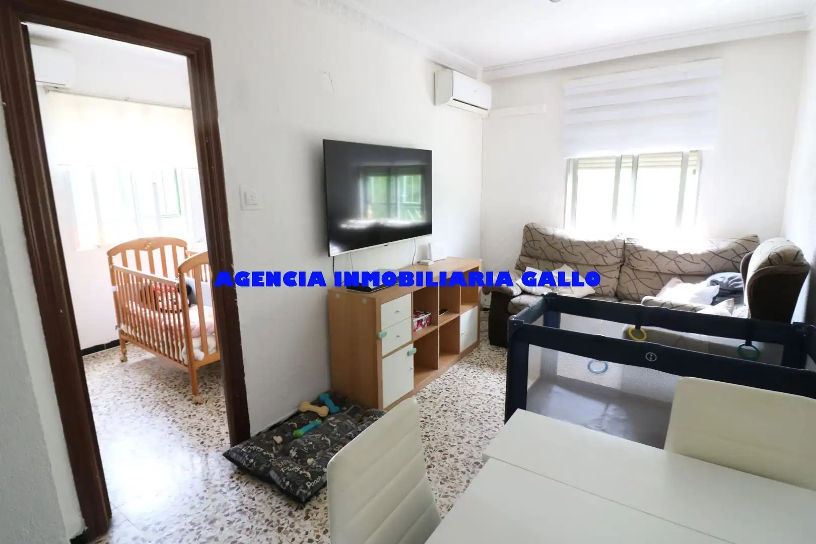 Living room of Flat for sale in Sevilla  with Air Conditioner and Storage room