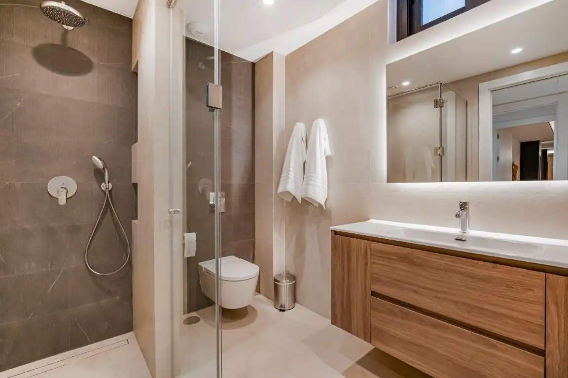 Bathroom of Houses for sale in Marbella  with Air Conditioner, Heating and Private garden