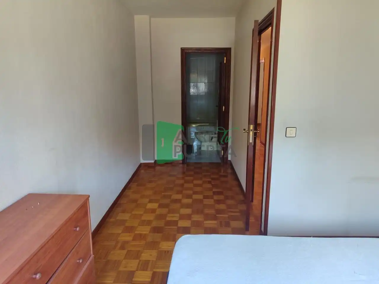 Habitación de Piso en venta en Ourense Capital  con Calefacción, Parquet y Trastero