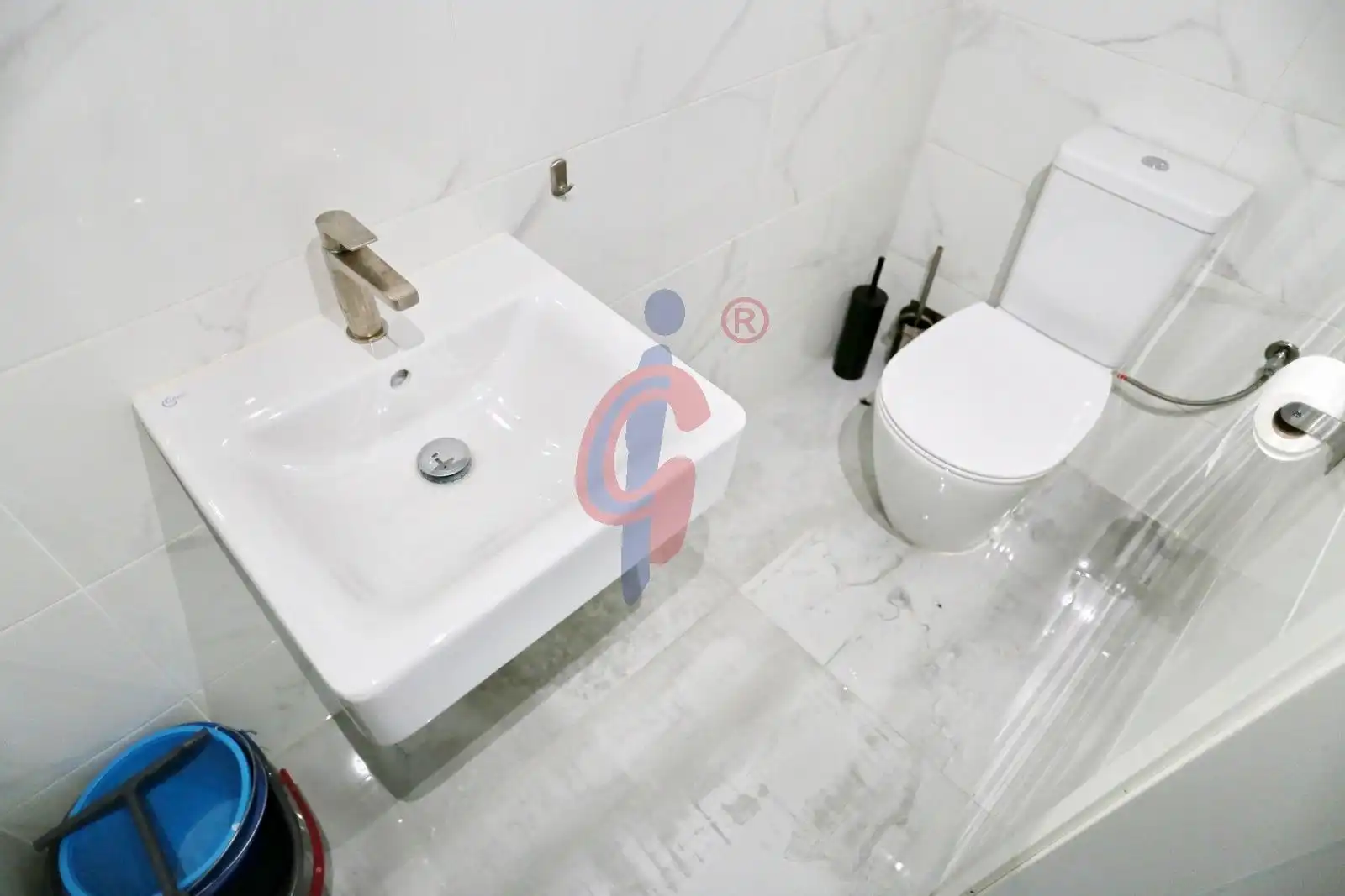 Bany de Oficina de lloguer en Guardamar del Segura amb Aire condicionat, Terrassa i Moblat
